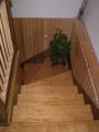 Samonosné schody lomené so zábradlím